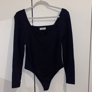 Aritzia Contour Longsleeve Squareneck Bodysuit